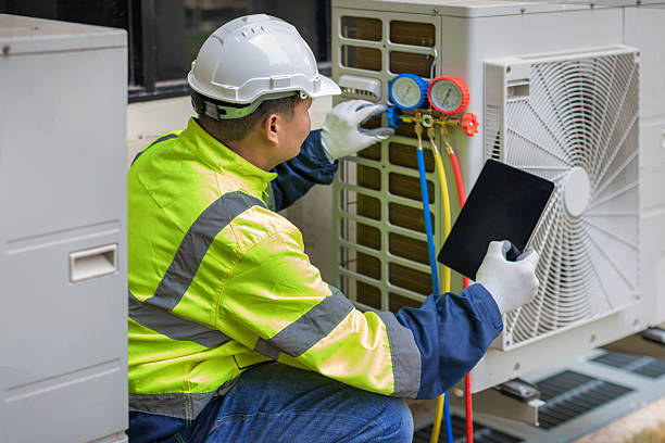 Professional Hvac technician working in Long Beach, CA